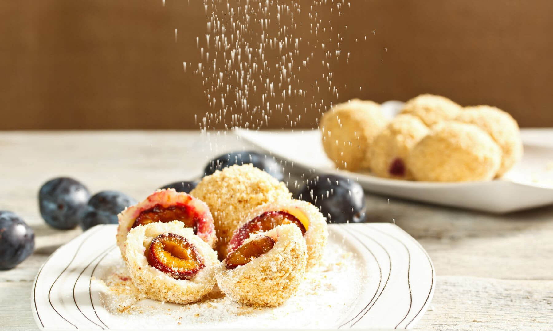 Zwetschkenknödel mit Puderzucker
